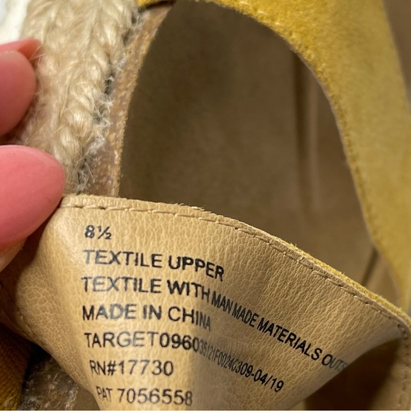 Womens Universal Threads‎ yellow strappy Espadrille platform sandals shoes 8.5 - Picture 1 of 7